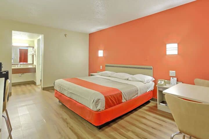 Room 6 of 17