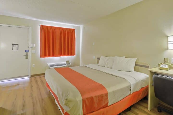 Room 8 of 17