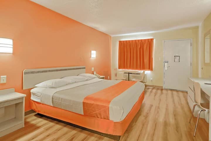 Room 7 of 17