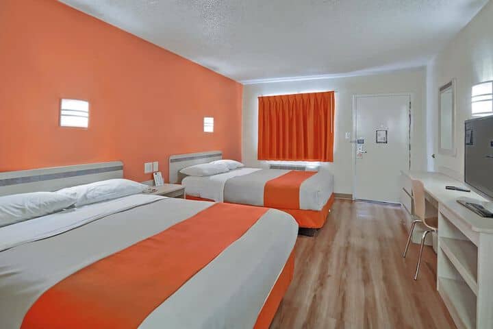 Room 4 of 17