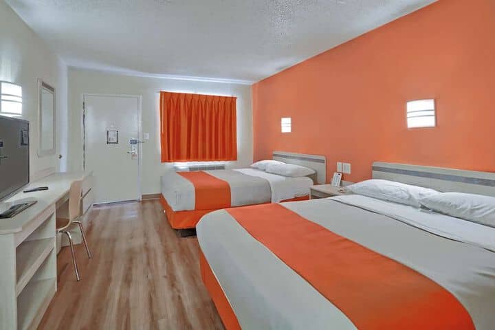 Room 10 of 17